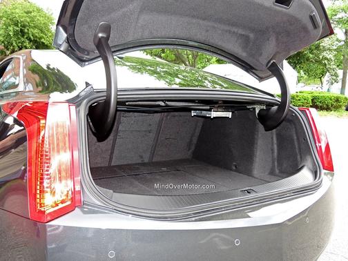 Photo 4 of 11 of 2014 Cadillac ELR Base